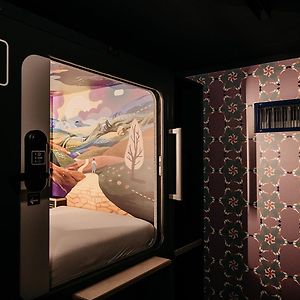 Capsulehotel op de Lagere Verdiepingen de Toegang voor Gehandicapten